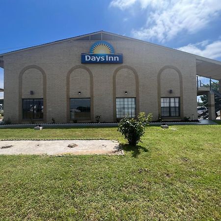 Days Inn & Suites By Wyndham - Canton First Monday Trade Days Екстериор снимка