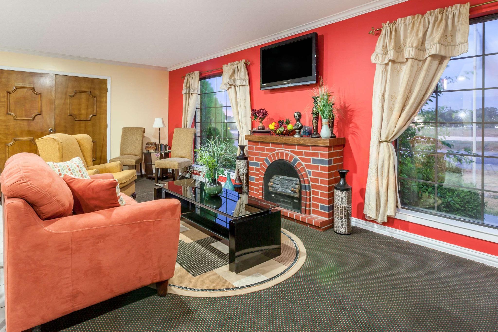 Days Inn & Suites By Wyndham - Canton First Monday Trade Days Екстериор снимка