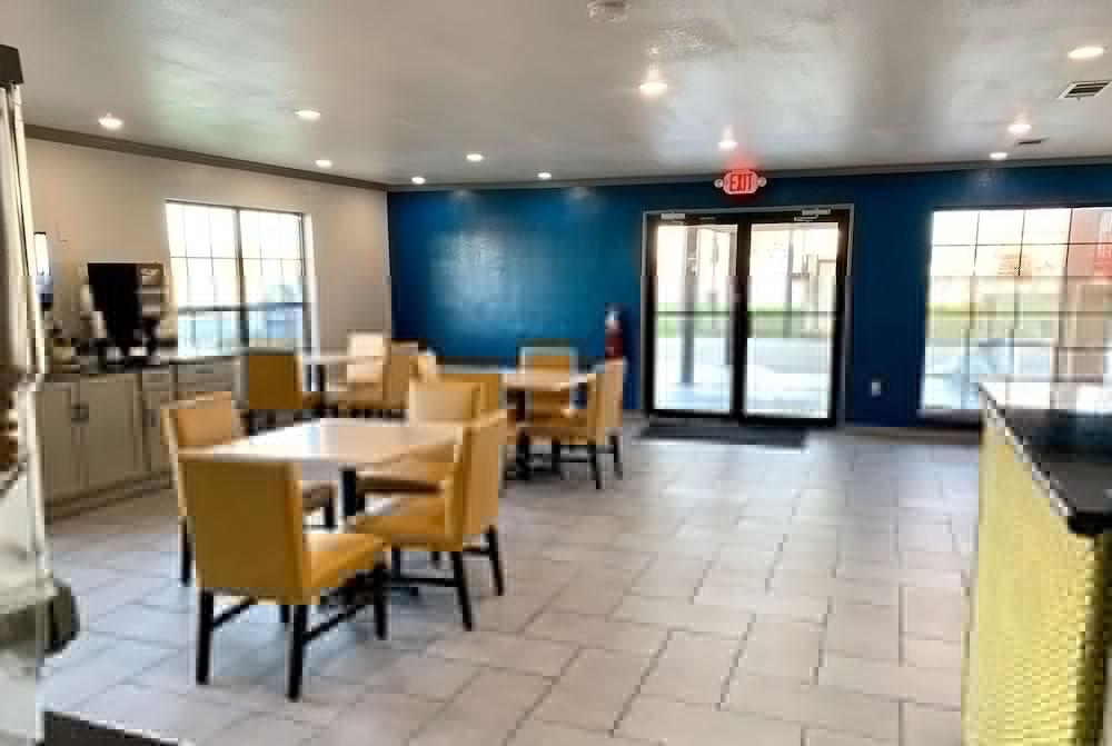 Days Inn & Suites By Wyndham - Canton First Monday Trade Days Екстериор снимка
