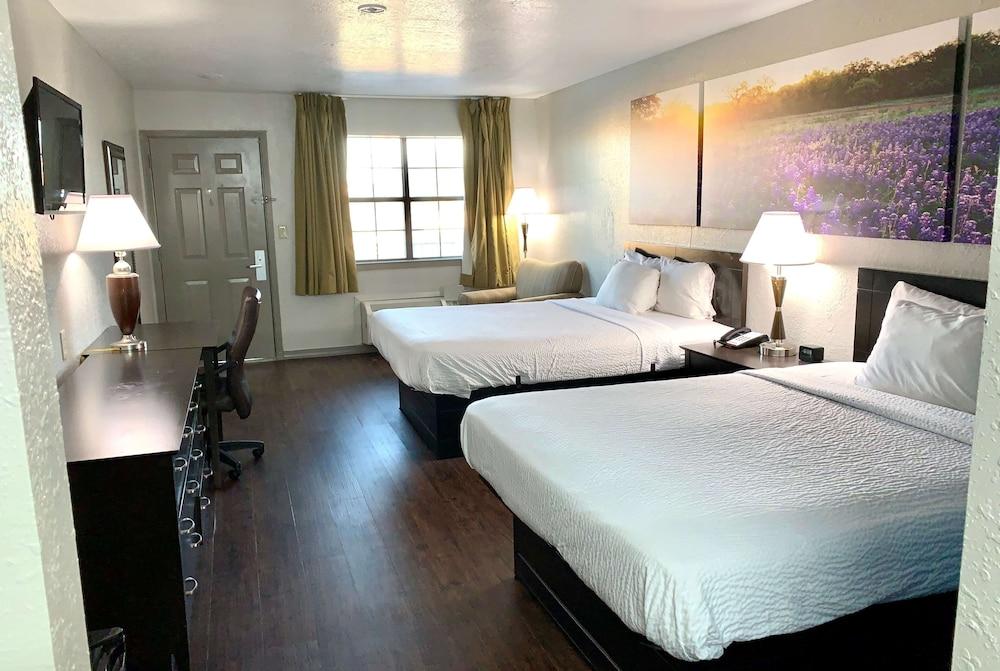 Days Inn & Suites By Wyndham - Canton First Monday Trade Days Екстериор снимка