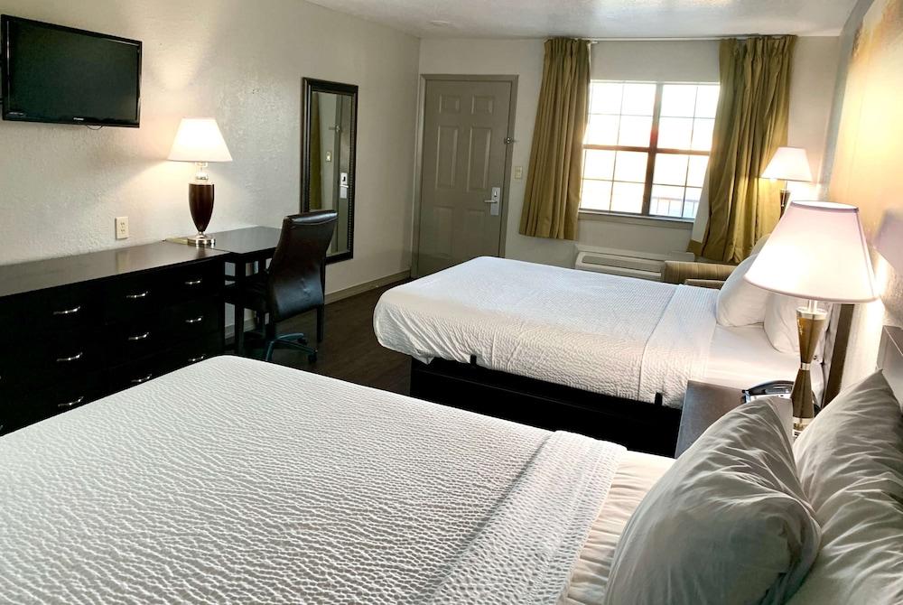 Days Inn & Suites By Wyndham - Canton First Monday Trade Days Екстериор снимка