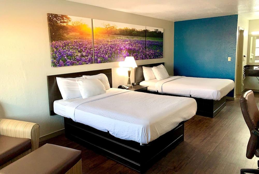 Days Inn & Suites By Wyndham - Canton First Monday Trade Days Екстериор снимка