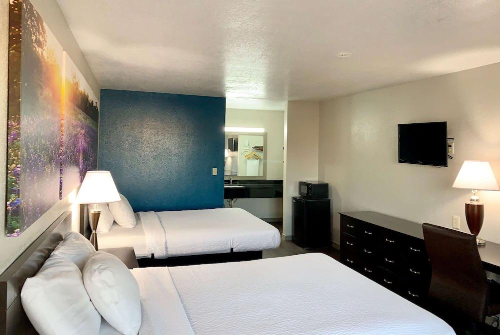 Days Inn & Suites By Wyndham - Canton First Monday Trade Days Екстериор снимка