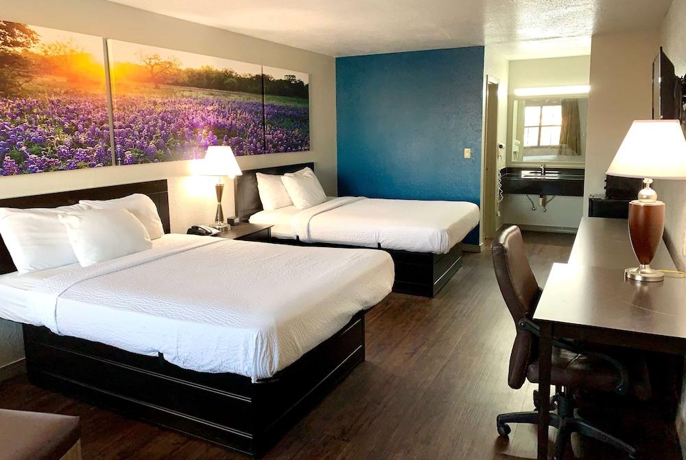 Days Inn & Suites By Wyndham - Canton First Monday Trade Days Екстериор снимка