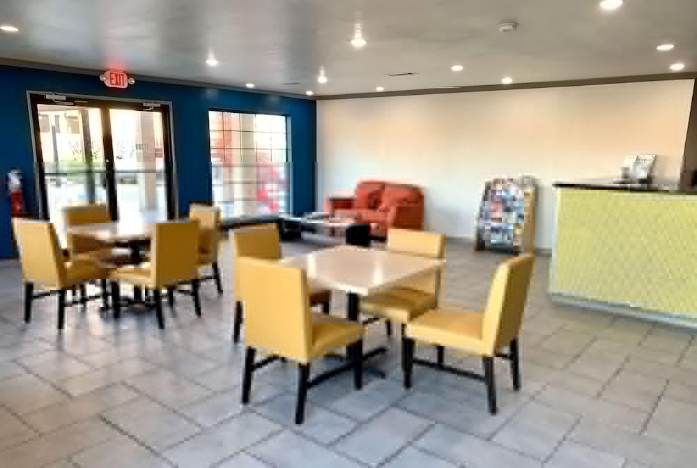 Days Inn & Suites By Wyndham - Canton First Monday Trade Days Екстериор снимка