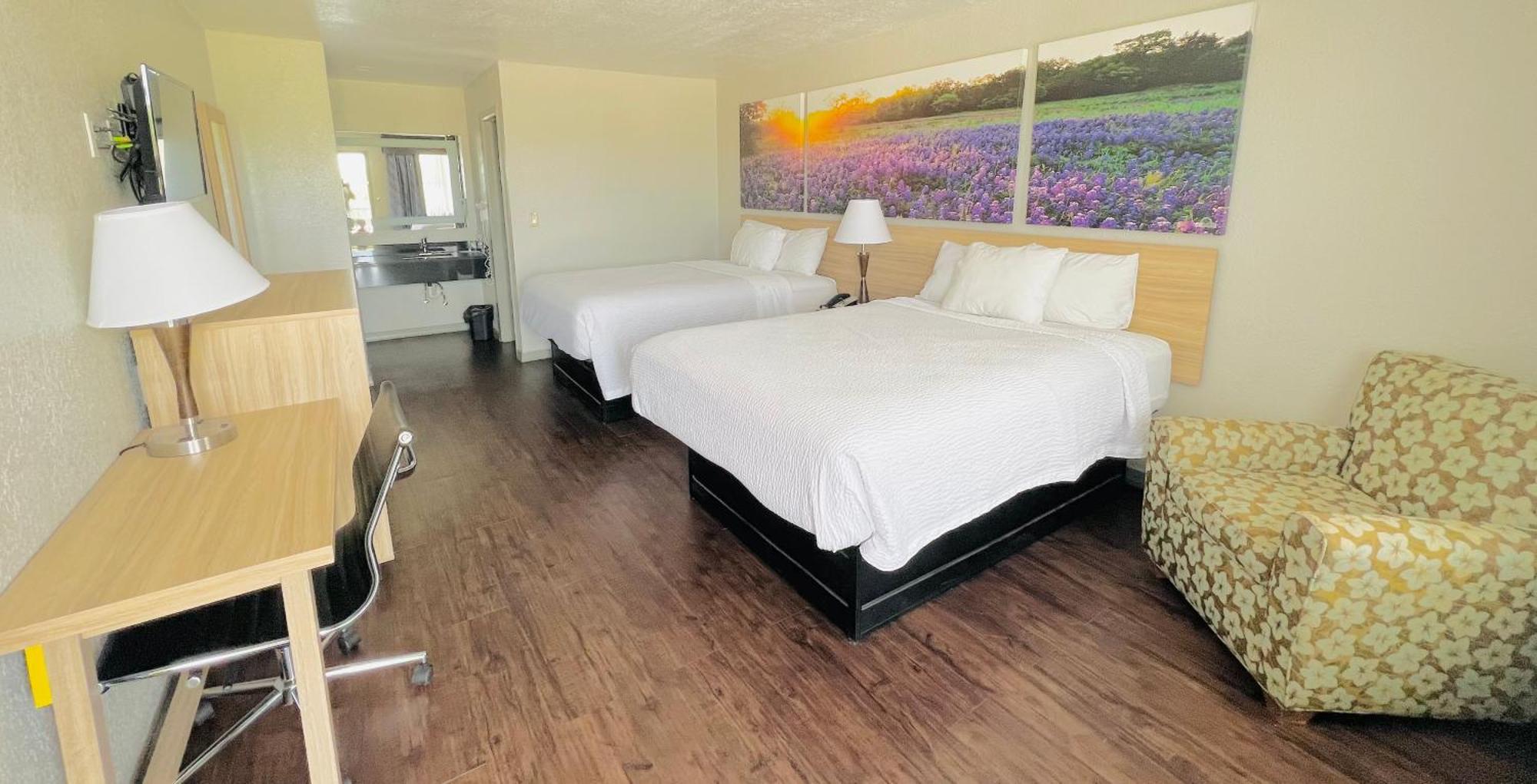Days Inn & Suites By Wyndham - Canton First Monday Trade Days Екстериор снимка